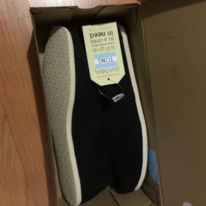 Men’s Size 12 Black Toms